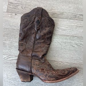 Corral Vintage made in Mexico cowboy boots. Worn in and comfy! Size W 9.